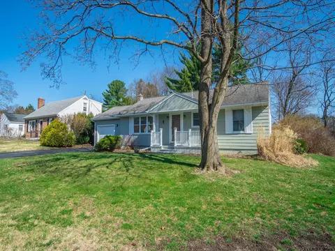15 Cherry Ln, Glenville, NY 12302 photo 4