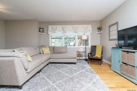 13 Rita Ct, Delmar, NY 12054 photo 4