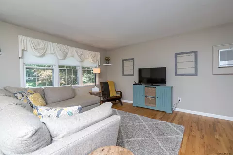 13 Rita Ct, Delmar, NY 12054 photo 5