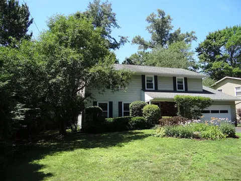 7 Wedge Rd, Delmar, NY 12054 photo 2