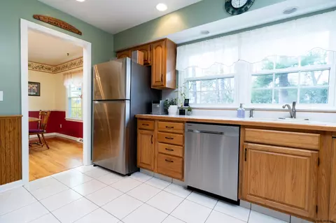 7 Wedge Rd, Delmar, NY 12054 photo 8