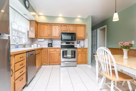 7 Wedge Rd, Delmar, NY 12054 photo 6