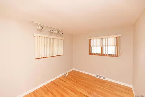 987 Burdeck St, Schenectady, NY 12306 photo 27