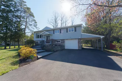 987 Burdeck St, Schenectady, NY 12306 photo 3