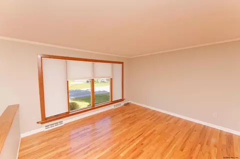 987 Burdeck St, Schenectady, NY 12306 photo 7