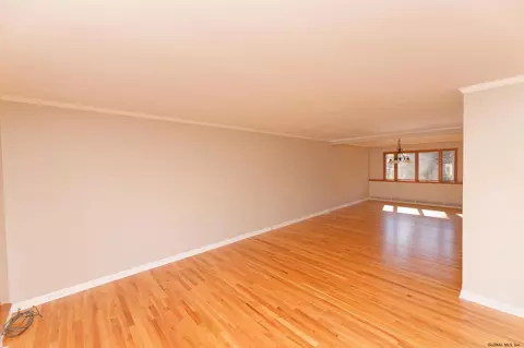 987 Burdeck St, Schenectady, NY 12306 photo 8