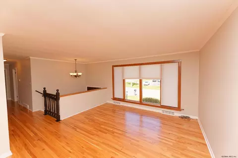 987 Burdeck St, Schenectady, NY 12306 photo 9