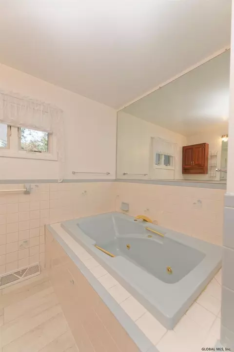 987 Burdeck St, Schenectady, NY 12306 photo 32