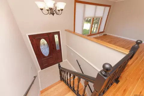 987 Burdeck St, Schenectady, NY 12306 photo 5