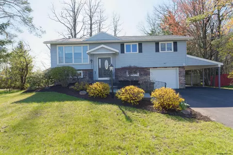 987 Burdeck St, Schenectady, NY 12306 photo 1
