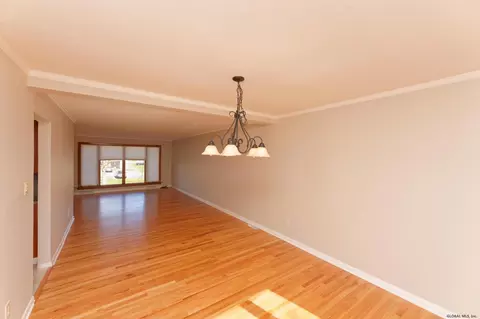 987 Burdeck St, Schenectady, NY 12306 photo 10