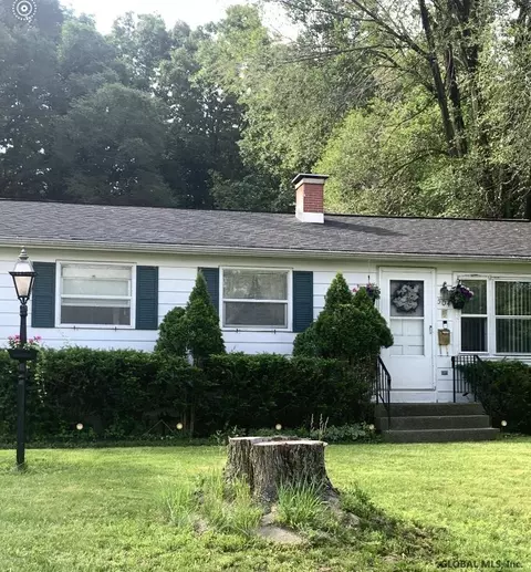 504 Chadwick Rd, Schenectady, NY 12304 photo 1