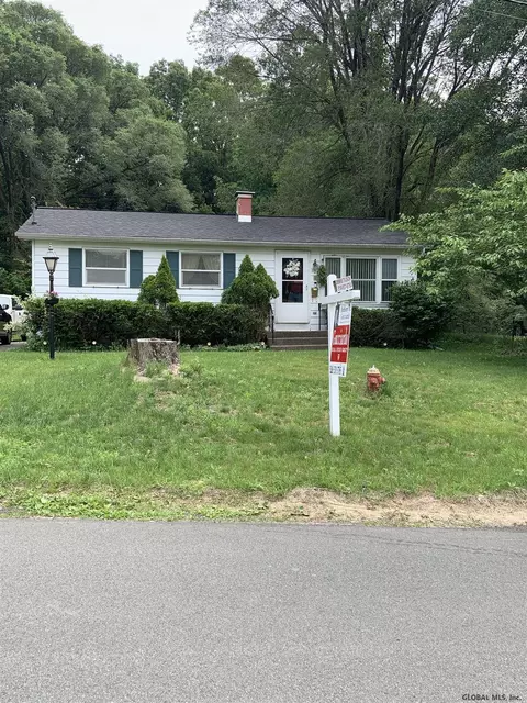504 Chadwick Rd, Schenectady, NY 12304 photo 3
