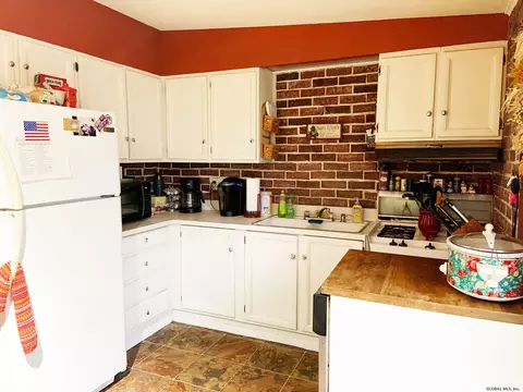 504 Chadwick Rd, Schenectady, NY 12304 photo 11