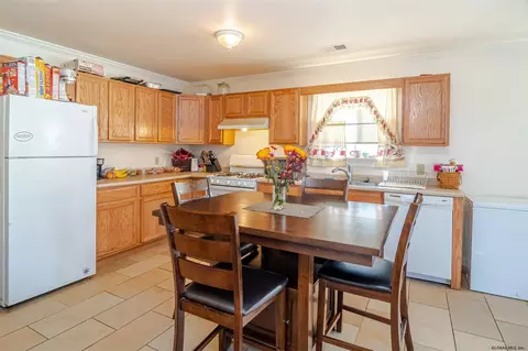 522 Gerling St, Schenectady, NY 12308 photo 5