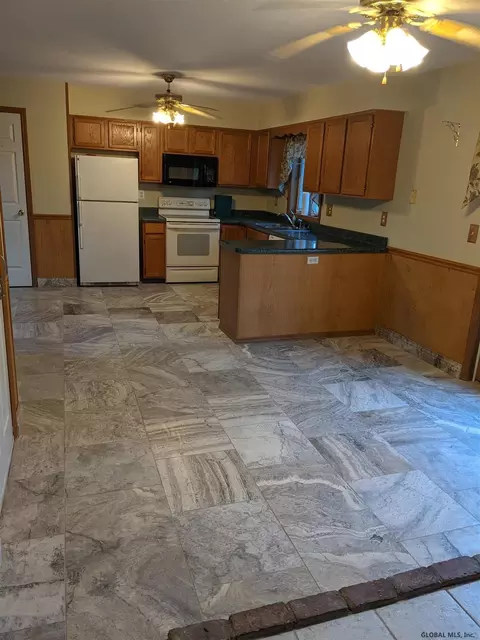 20 Ruby Ln, Selkirk, NY 12158 photo 2