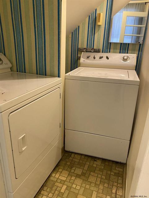 824 Decamp Ave, Schenectady, NY 12309 photo 24