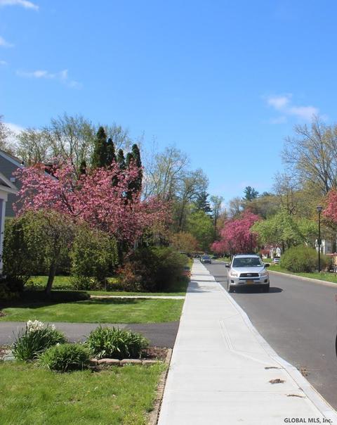 824 Decamp Ave, Schenectady, NY 12309 photo 4
