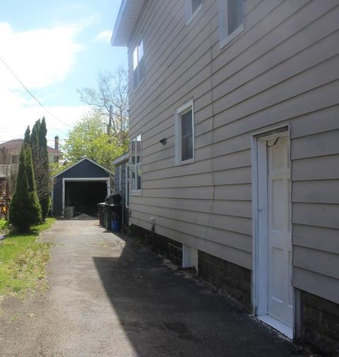 824 Decamp Ave, Schenectady, NY 12309 photo 3