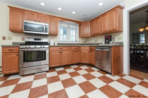 34 Roweland Ave, Delmar, NY 12054 photo 10