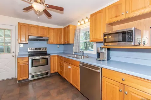 42 Jones Dr, Schenectady, NY 12309 photo 7