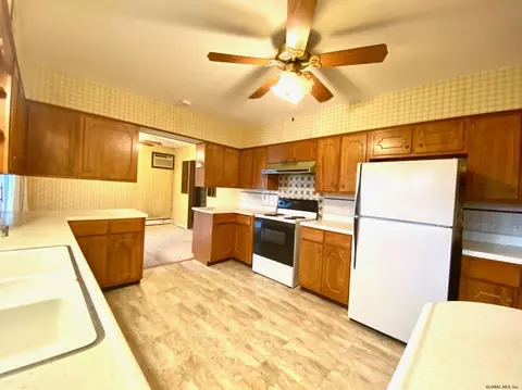 334 W Maple St, Corinth, NY 12822 photo 5