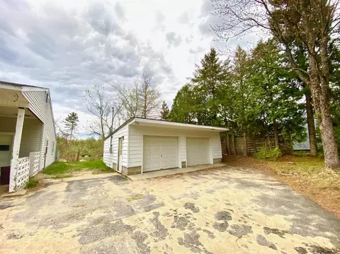 334 W Maple St, Corinth, NY 12822 photo 2