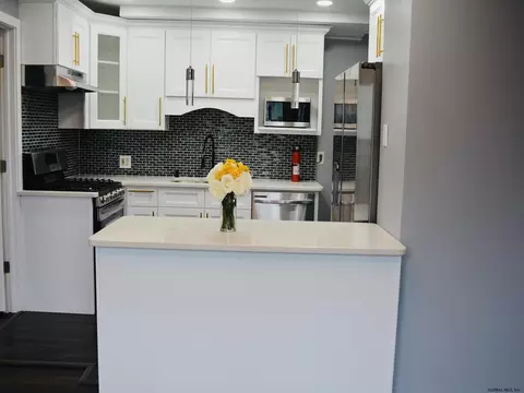 23 Frank St, Schenectady, NY 12304 photo 4