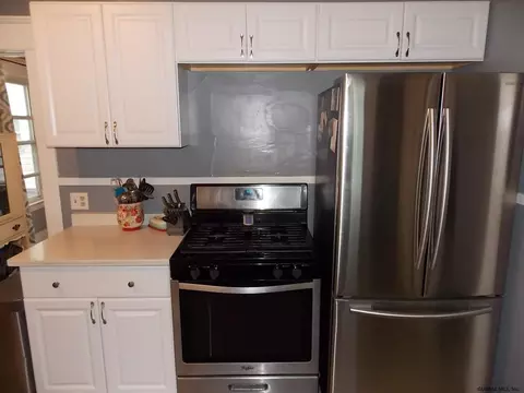 1140 Baker Ave, Schenectady, NY 12309 photo 4