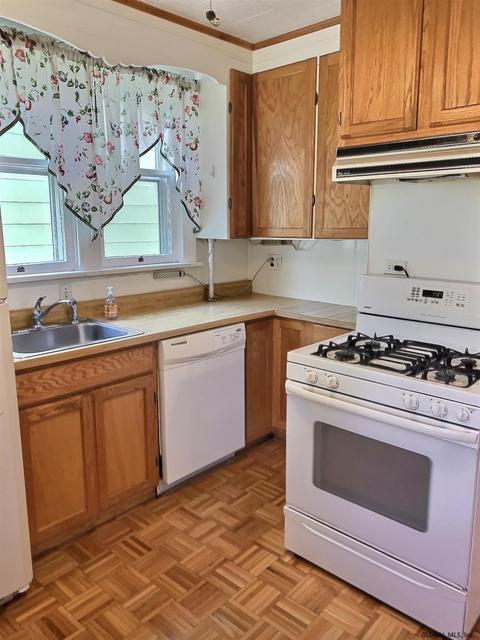 16 Cornell St, Schenectady, NY 12304 photo 9