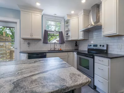 781 Wright Ave, Schenectady, NY 12309 photo 29