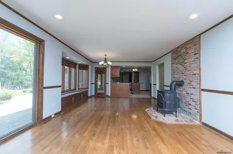 10 Coventry Rd, Glenmont, NY 12077 photo 4