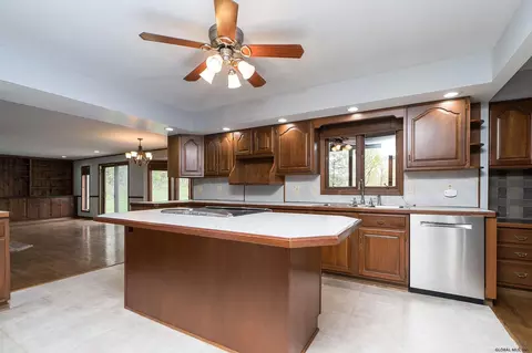 10 Coventry Rd, Glenmont, NY 12077 photo 9