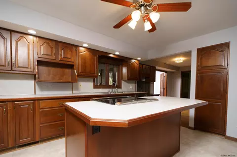 10 Coventry Rd, Glenmont, NY 12077 photo 8