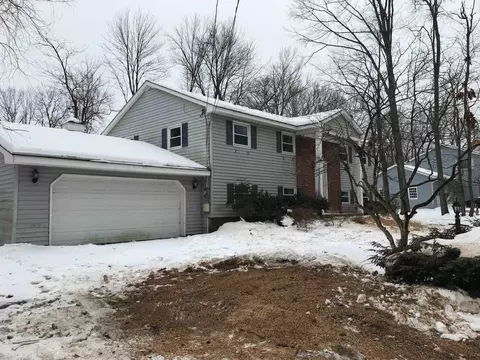 960 Douglas Ct, Schenectady, NY 12309 photo 2