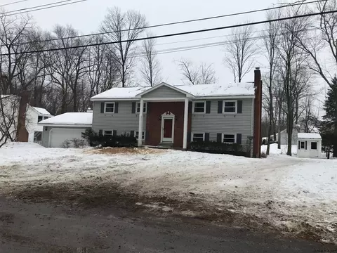 960 Douglas Ct, Schenectady, NY 12309 photo 1