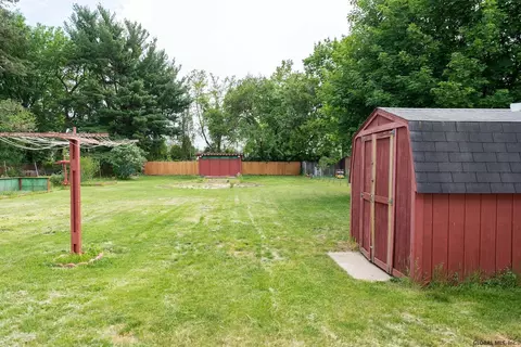47 Macarthur Dr, Scotia, NY 12302 photo 3