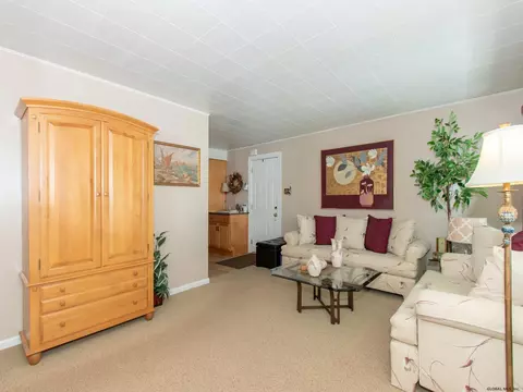 2576 Putnam St, Schenectady, NY 12304 photo 9