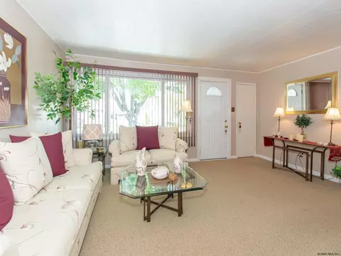 2576 Putnam St, Schenectady, NY 12304 photo 5