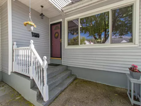 2576 Putnam St, Schenectady, NY 12304 photo 3