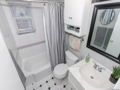 2576 Putnam St, Schenectady, NY 12304 photo 35