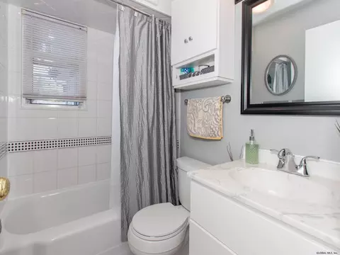 2576 Putnam St, Schenectady, NY 12304 photo 34