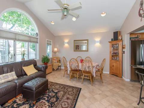 2576 Putnam St, Schenectady, NY 12304 photo 18