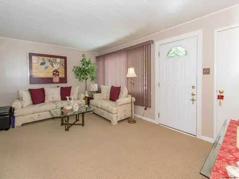 2576 Putnam St, Schenectady, NY 12304 photo 6