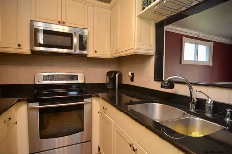 87 Elliott Ave, Schenectady, NY 12304 photo 9