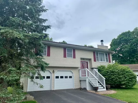 6 Brinker Cir, Glenmont, NY 12077 photo 3