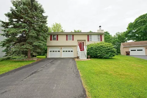 6 Brinker Cir, Glenmont, NY 12077 photo 2