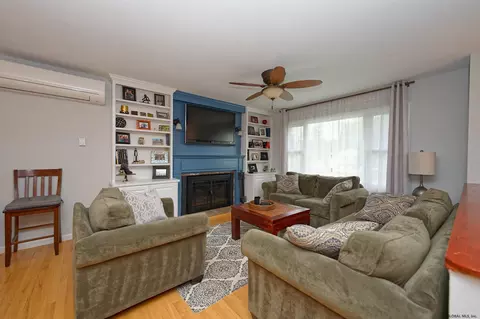 6 Brinker Cir, Glenmont, NY 12077 photo 9