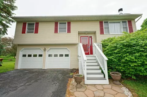 6 Brinker Cir, Glenmont, NY 12077 photo 1