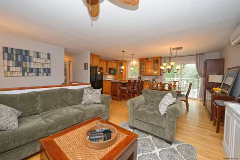 6 Brinker Cir, Glenmont, NY 12077 photo 7